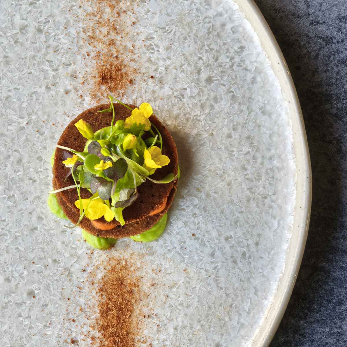 八丁味噌のラングドシャ・菜の花・ソブラサダ